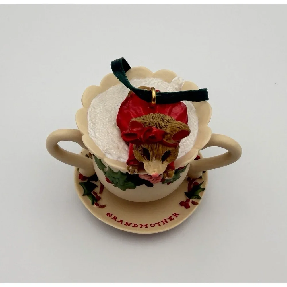 Hallmark Keepsake Ornament Grandmother Mouse Teacup Porcelain 2001 Vintage New